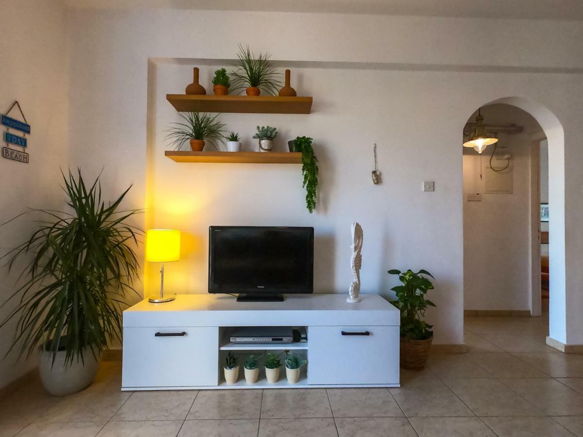 Ron'S Pergola Apartment Пафос Екстериор снимка