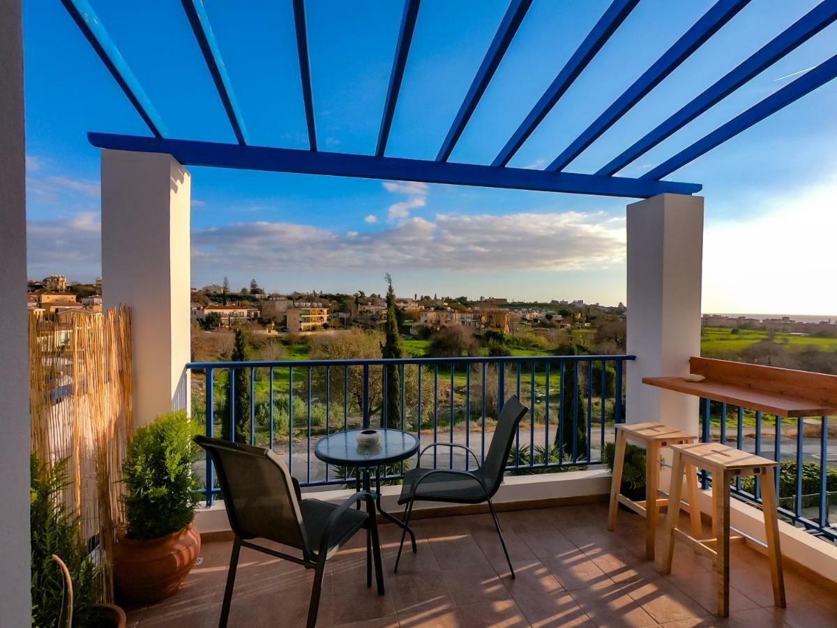 Ron'S Pergola Apartment Пафос Екстериор снимка