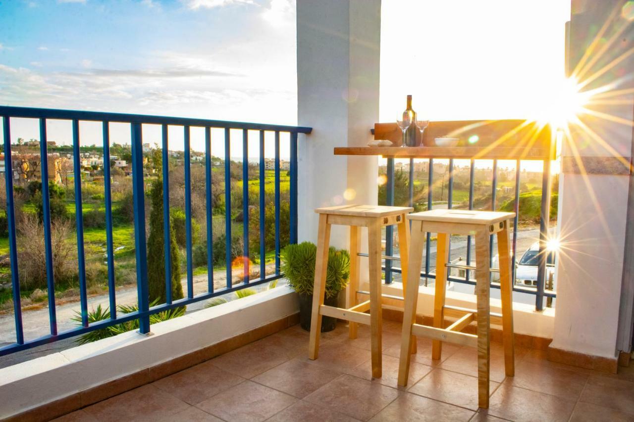 Ron'S Pergola Apartment Пафос Екстериор снимка