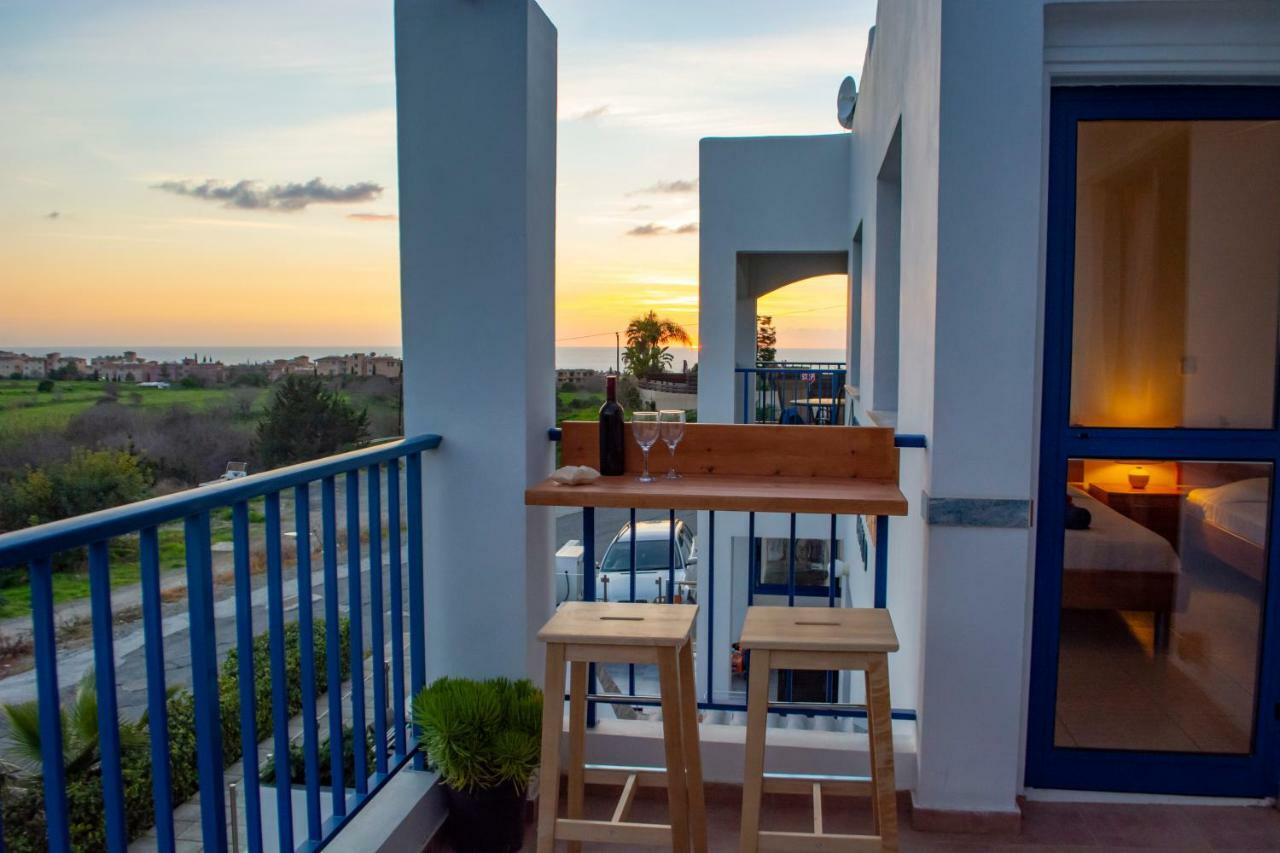Ron'S Pergola Apartment Пафос Екстериор снимка